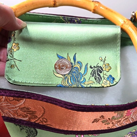 NWT  Yans NY 100% Rayon Embroidered Purse - Picture 4 of 9